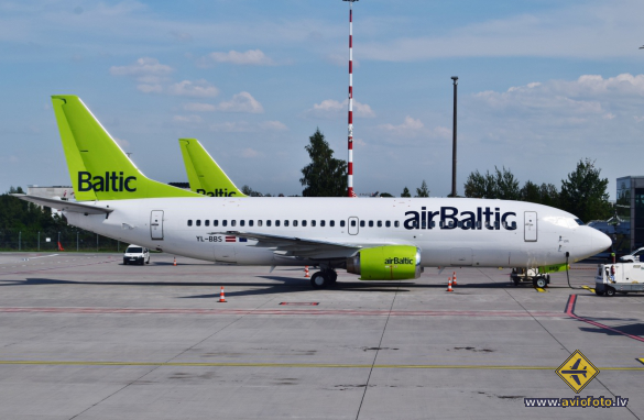 Boeing 737-31S